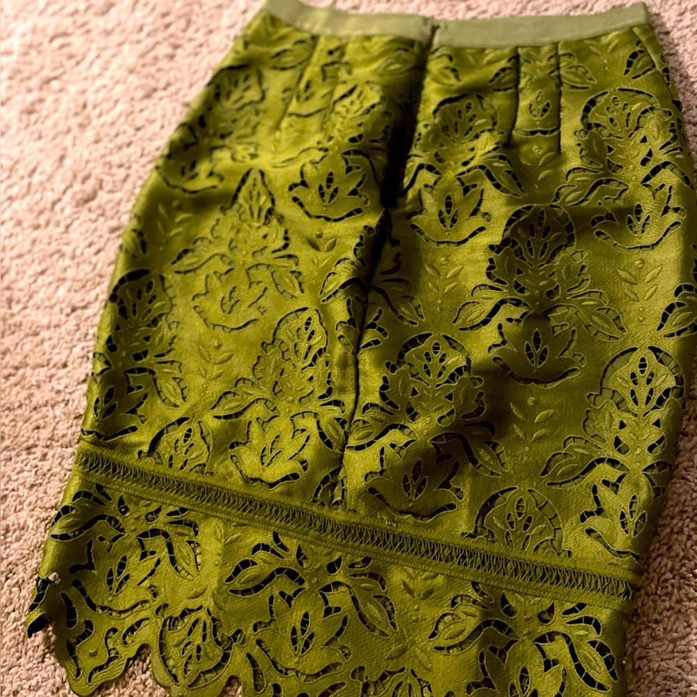 Romantic size 4 lace Ann Taylor skirt